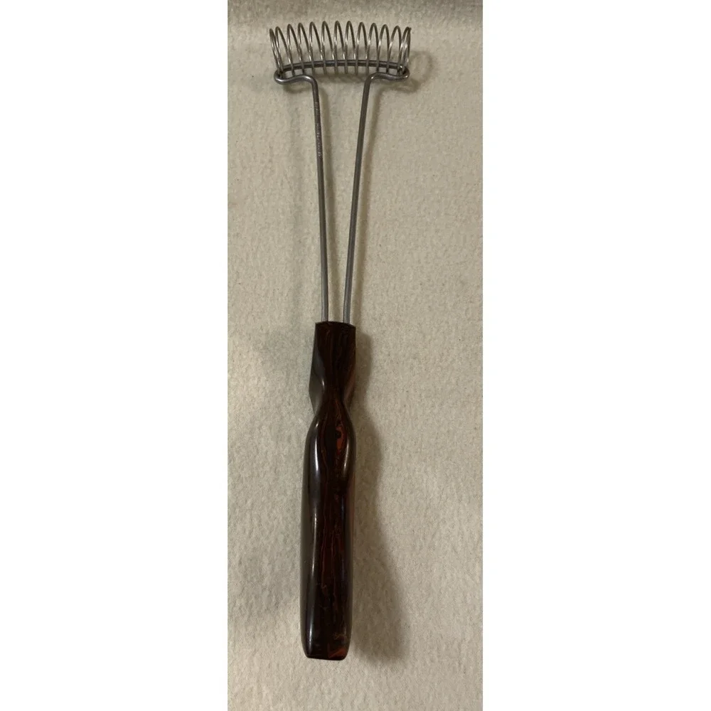 CUTCO #1060 Spring Wire Whisk Whip Beater Mixer Brown Plastic Contour Handle